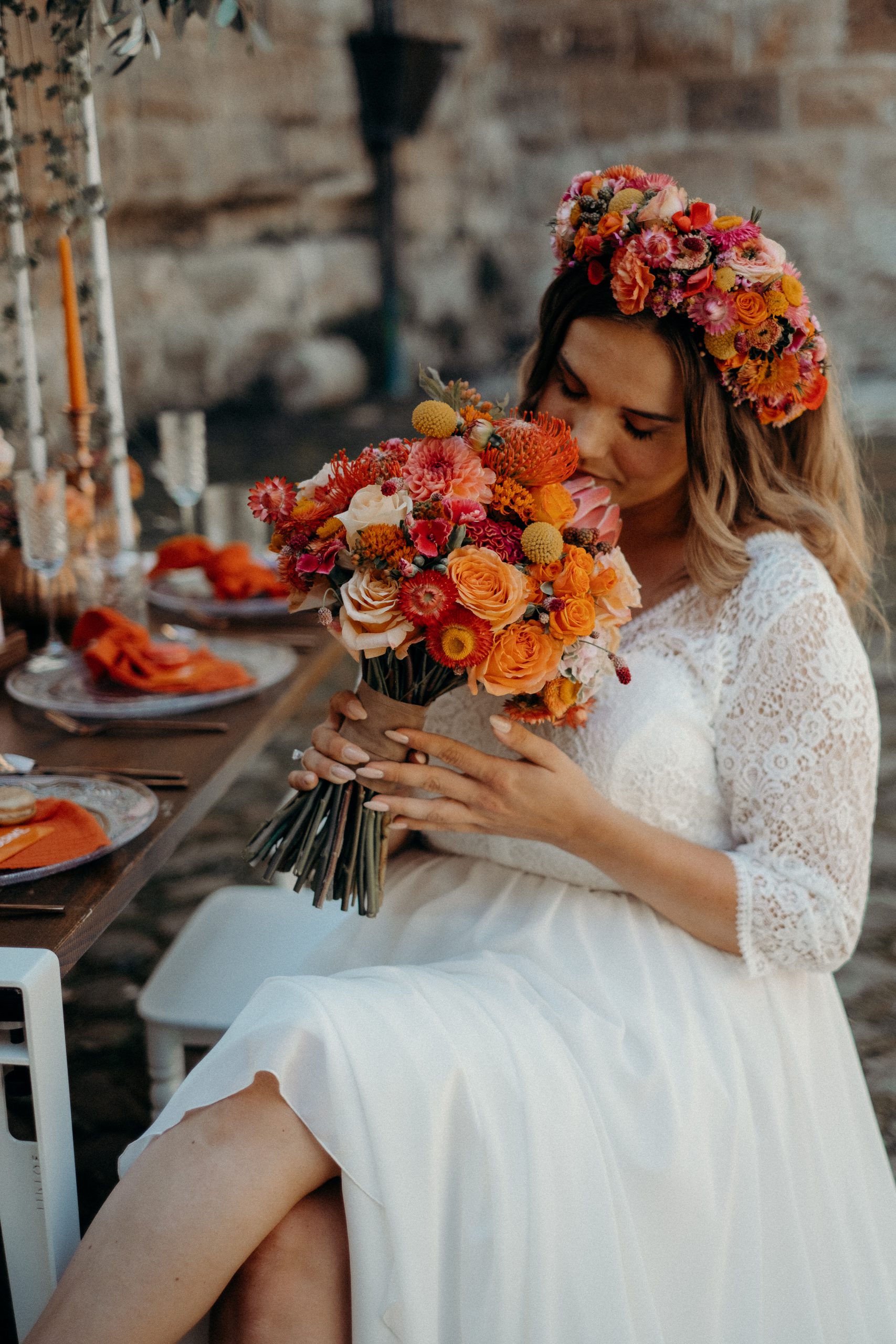 colour clash wedding, orange pink hochzeit, tumblr, pinterest wedding, wedding inspo, hochzeitsfotografin stuttgart esslingen göppingen kirchheim teck, standesamt, farbige hochzeit, cute couple, wedding details, wedding cake, hochzeitstorte, piaoechsner, macarons
