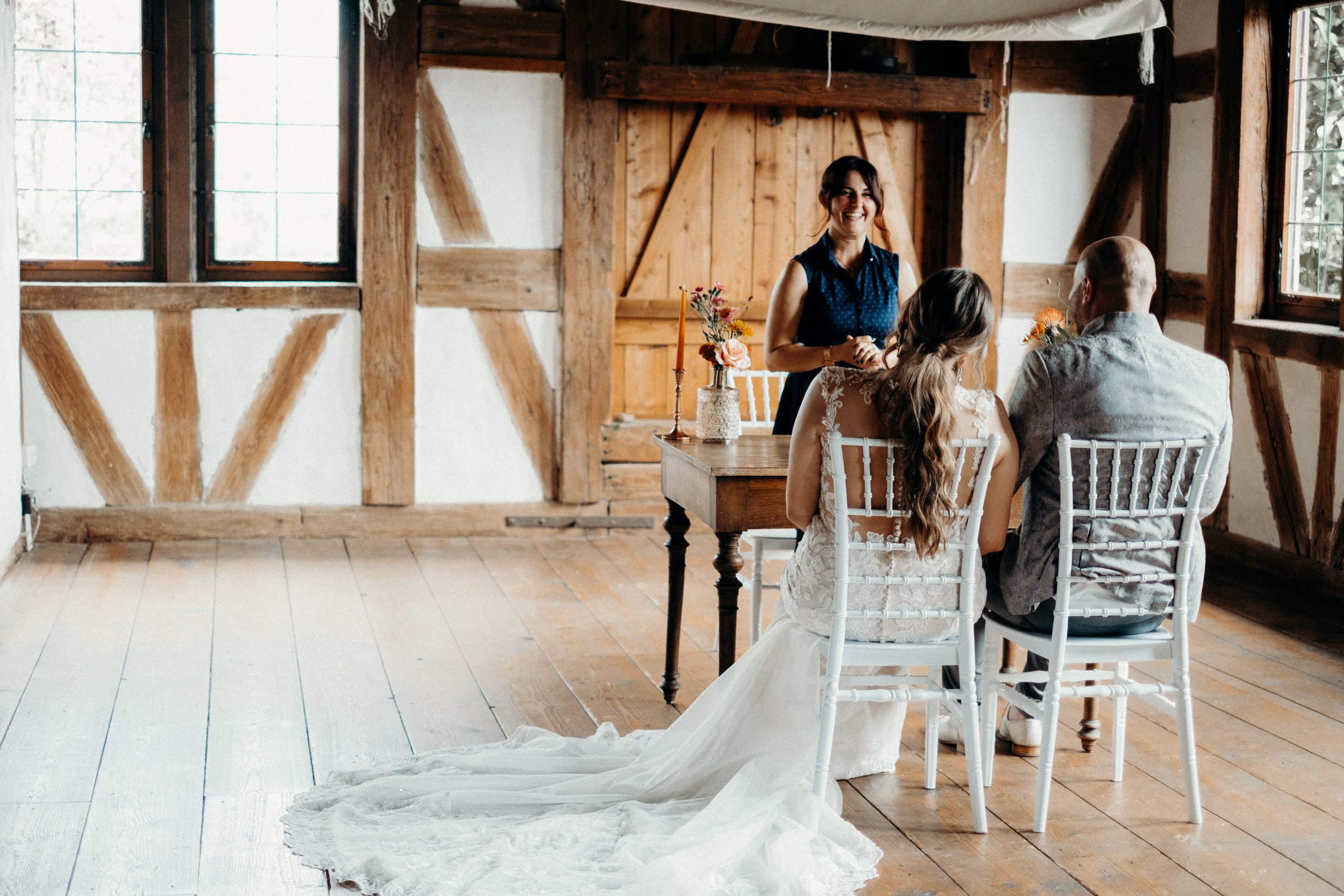 colour clash wedding, orange pink hochzeit, tumblr, pinterest wedding, wedding inspo, hochzeitsfotografin stuttgart esslingen göppingen kirchheim teck, standesamt, farbige hochzeit, cute couple, wedding details, wedding cake, hochzeitstorte, piaoechsner, macarons